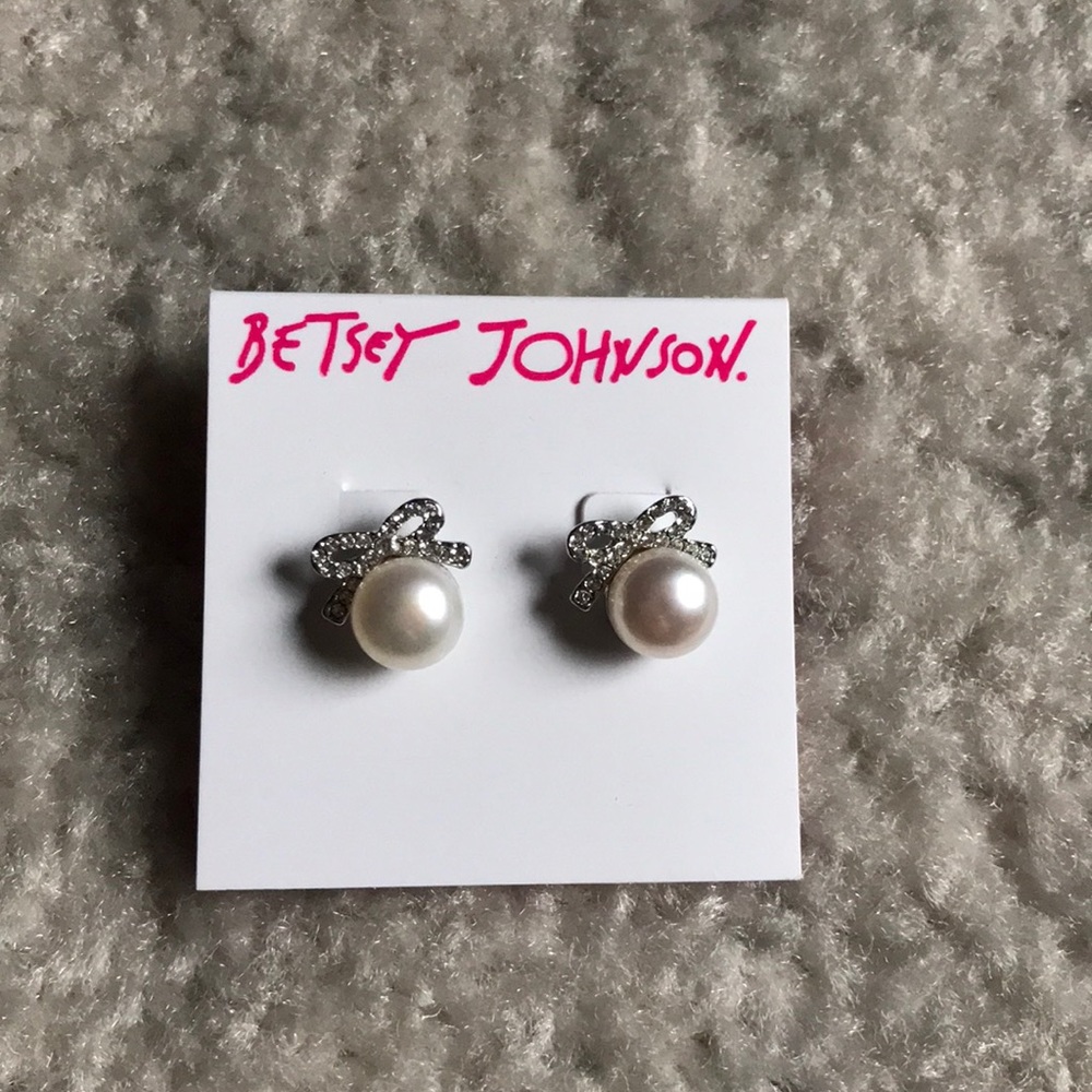 Betsey Johnson pearl bow stud earrings